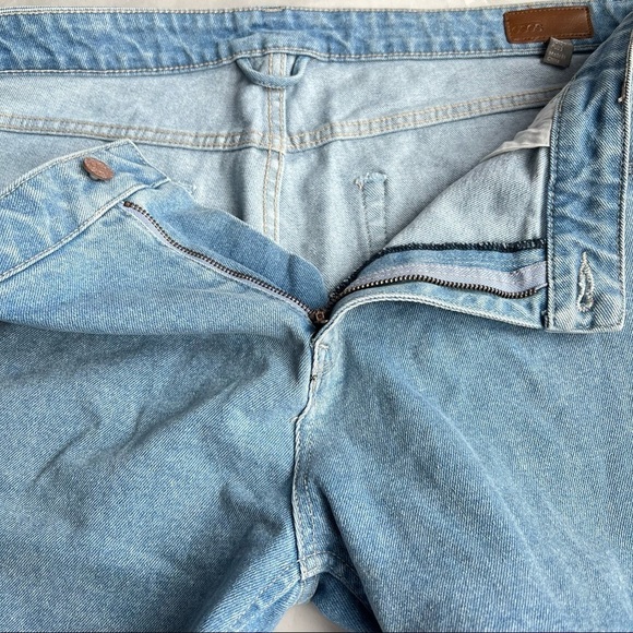 ASOS WOMEN’S PLUS DENIM SHORTS SIZE W40”‎ - Picture 3 of 10